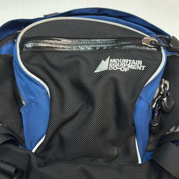 Mountain Equipment Coop MEC Men’s Waist Pack in Blue/Black - Picture 4 of 8